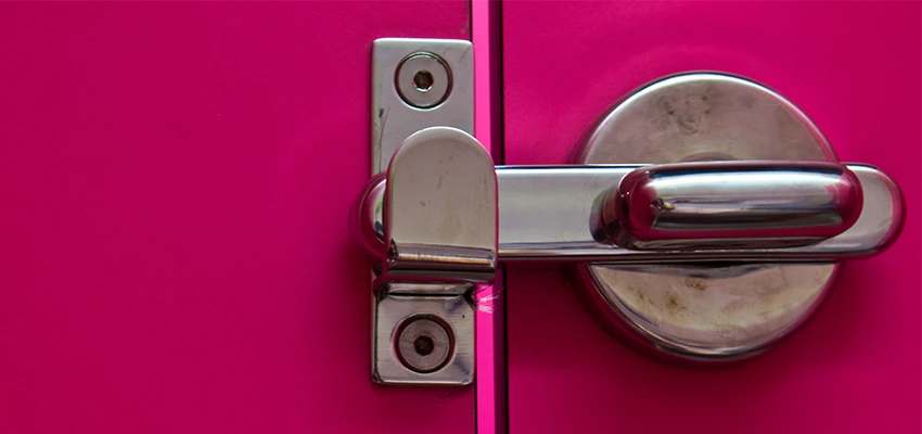 Childproof Gate Lock in Pleasure Point, California